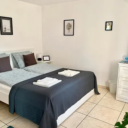 Πανσιόν Lillybeth Garden