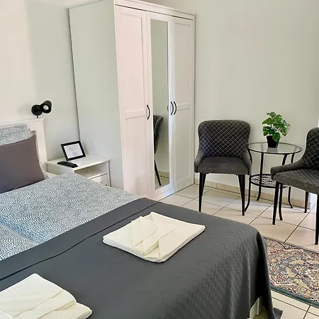 Πανσιόν Lillybeth Garden 3*