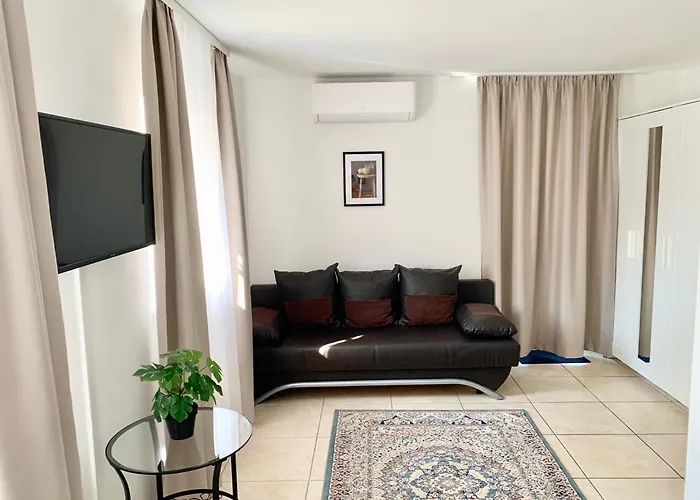 ゲストハウス Lillybeth Garden