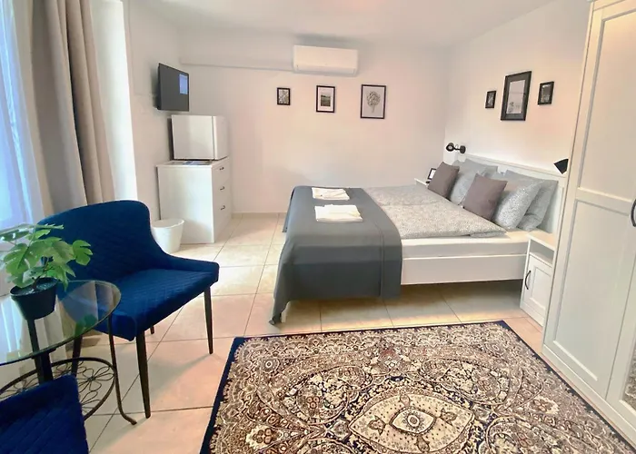 ゲストハウス Lillybeth Garden ケストヘイ