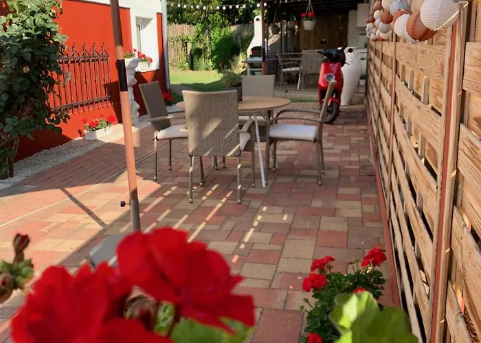 Lillybeth Garden קסזטלי