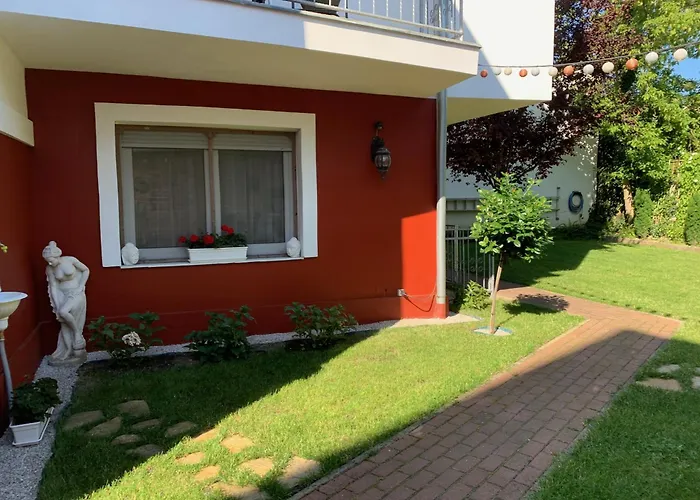 ゲストハウス Lillybeth Garden 3*