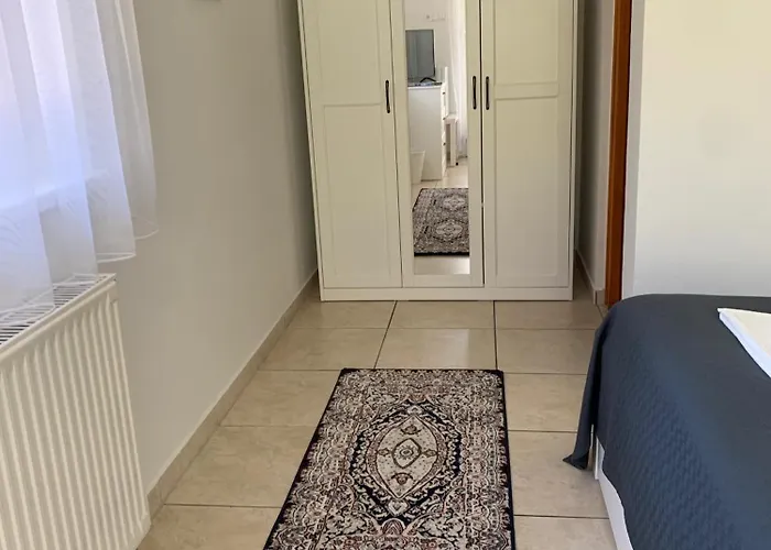 Lillybeth Garden בית הארחה