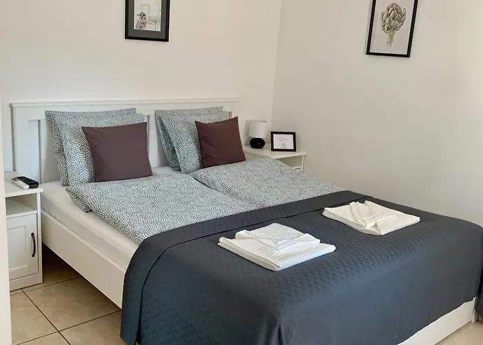 Lillybeth Garden קסזטלי