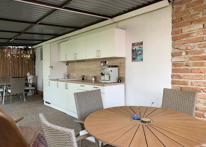 ゲストハウス Lillybeth Garden 3*