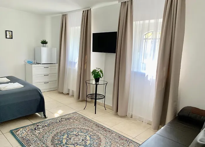 בית הארחה Lillybeth Garden