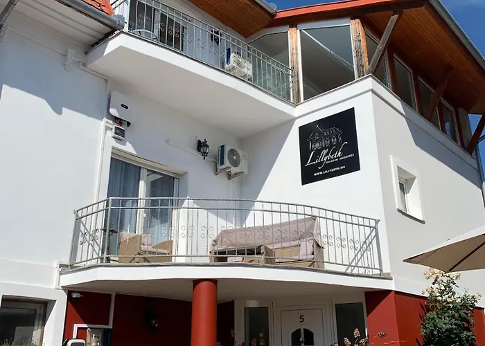 ゲストハウス Lillybeth Garden 3*