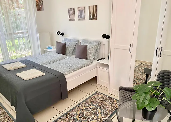 Lillybeth Garden ゲストハウス 3*