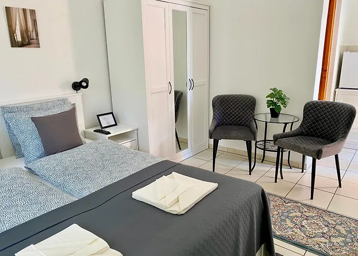 ゲストハウス Lillybeth Garden 3*