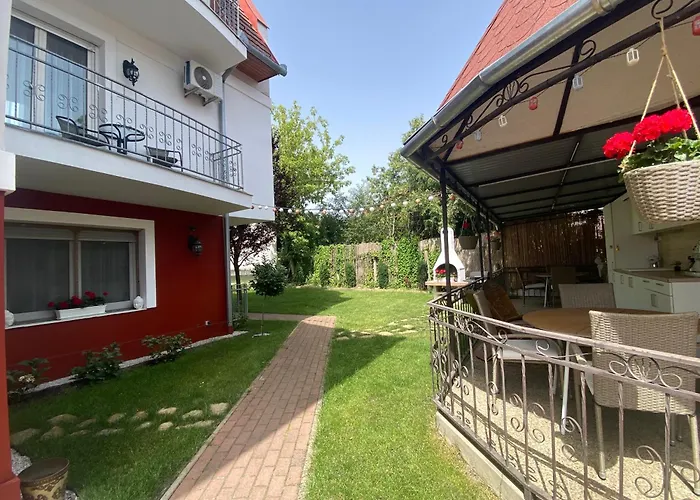 Lillybeth Garden בית הארחה קסזטלי